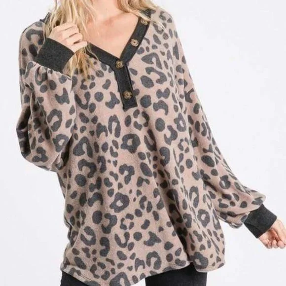 Animal Print V-Neck Top with Button Detail - Picture 5 of 6